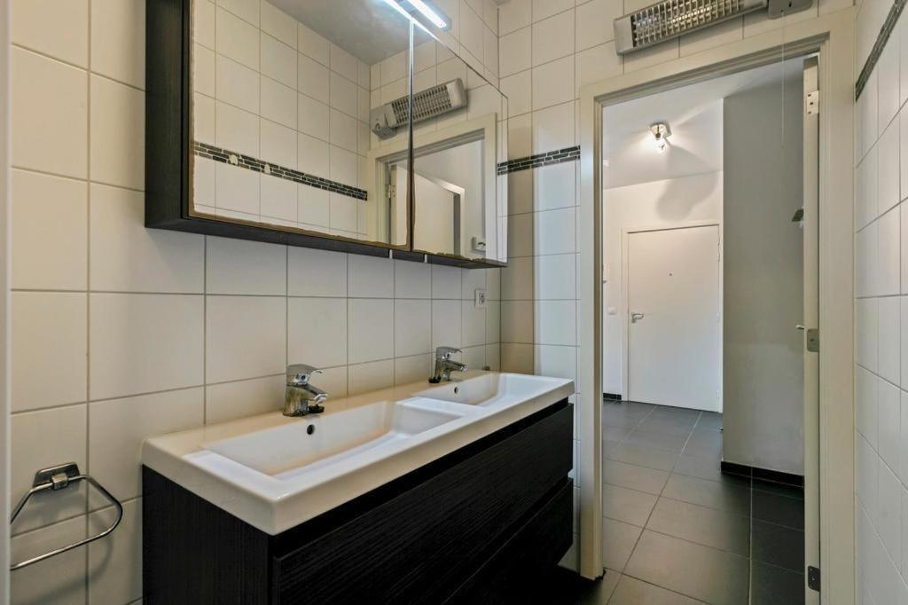 Apartment In Heart Of Brussel City With Balcony View Bruxelas Exterior foto